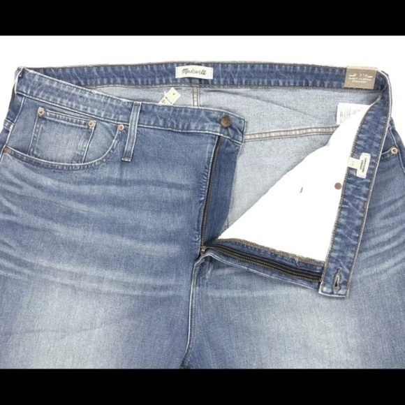 Madewell Petite Curvy Classic Straight Jeans in Meadowland Wash - Picture 9 of 10